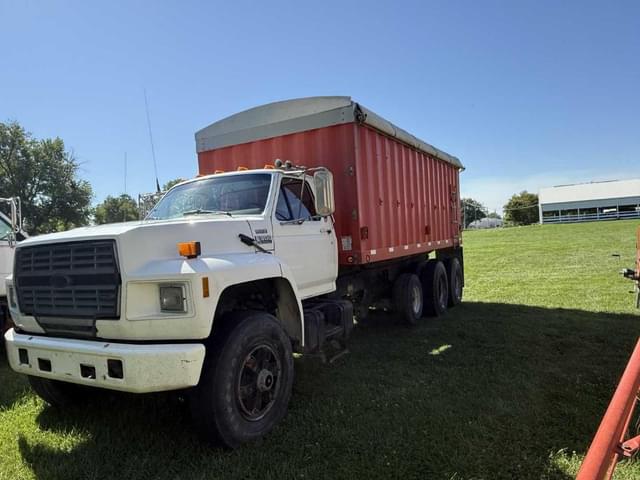 Image of Ford L9000 equipment image 3