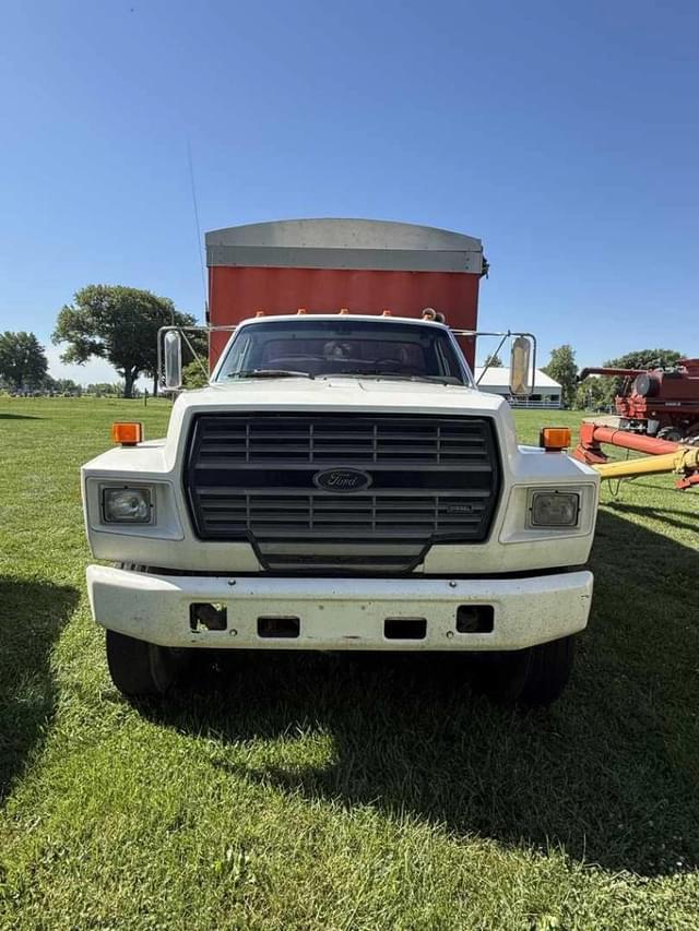 Image of Ford L9000 equipment image 2