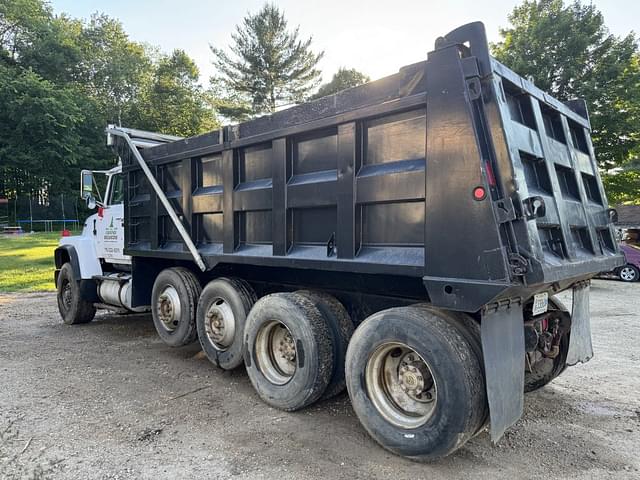 Image of Ford L9000 equipment image 2