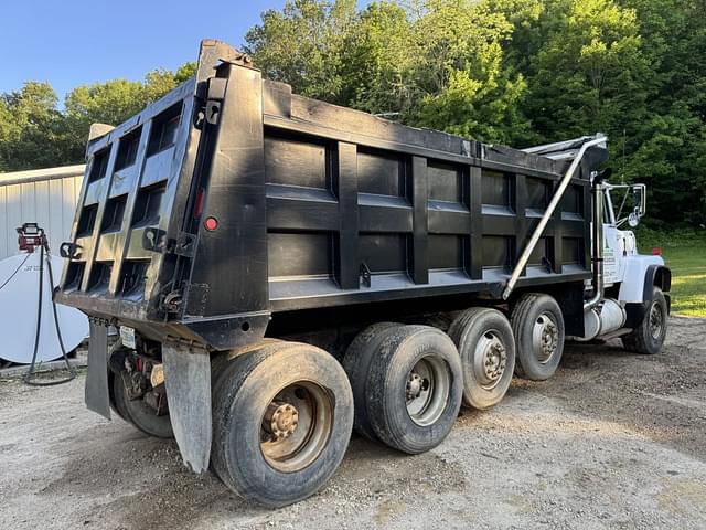 Image of Ford L9000 equipment image 4
