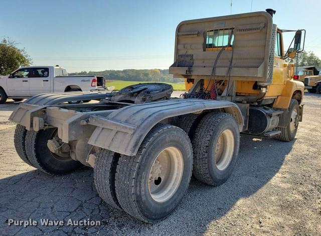 Image of Ford L9000 equipment image 4