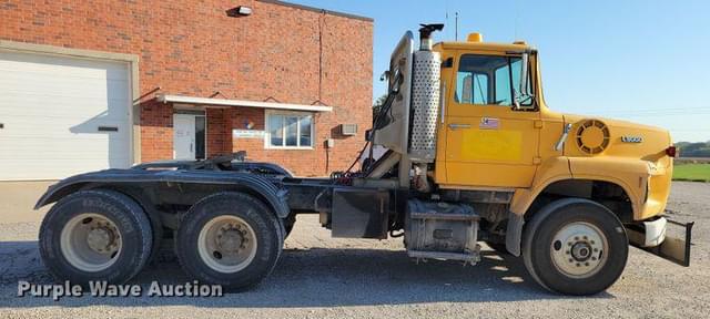 Image of Ford L9000 equipment image 3