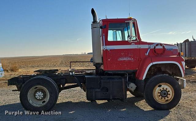 Image of Ford L9000 equipment image 3