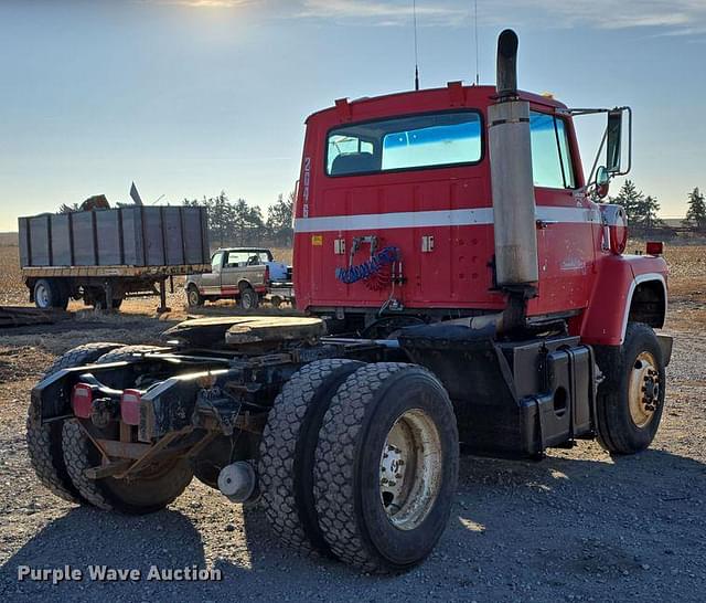 Image of Ford L9000 equipment image 4