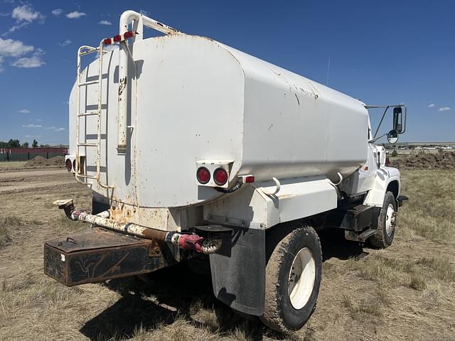 Image of Ford L9000 equipment image 4