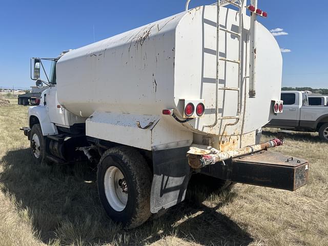 Image of Ford L9000 equipment image 2