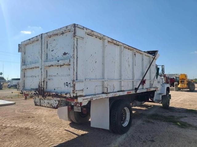 Image of Ford LN8000 equipment image 3