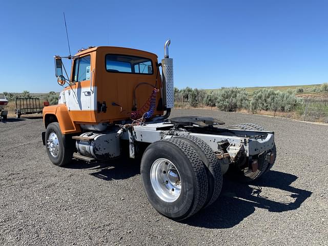 Image of Ford LN8000 equipment image 3