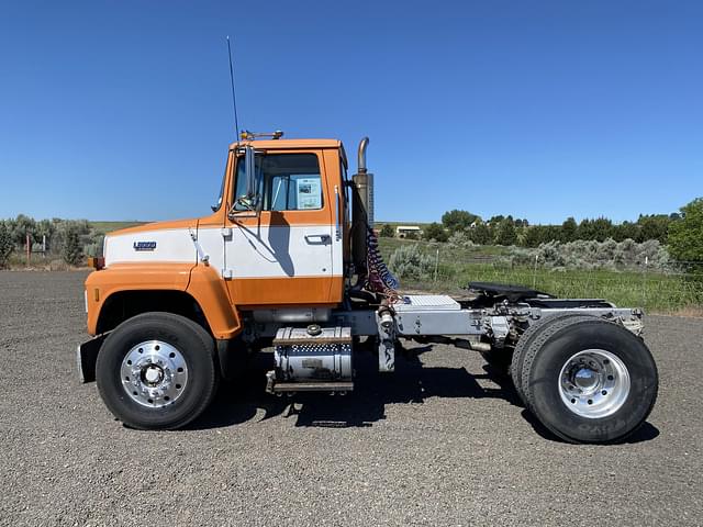 Image of Ford LN8000 equipment image 2