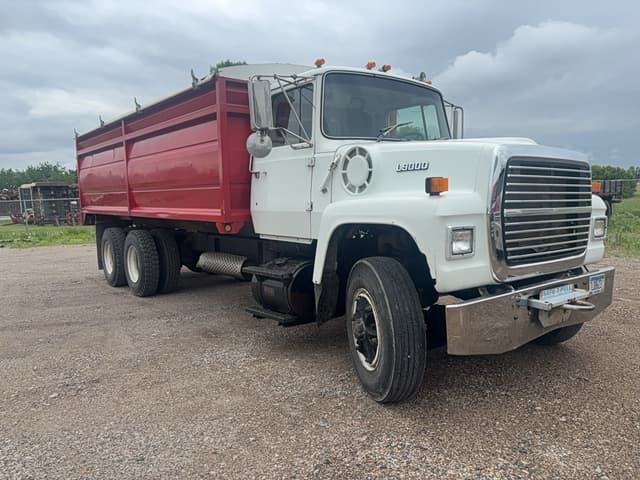 Image of Ford L9000 equipment image 2