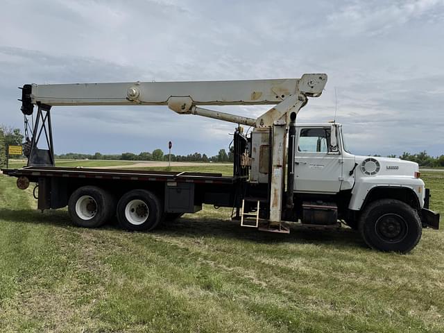 Image of Ford LT9000 equipment image 2