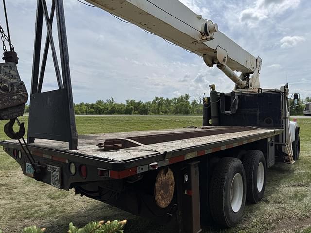Image of Ford LT9000 equipment image 3