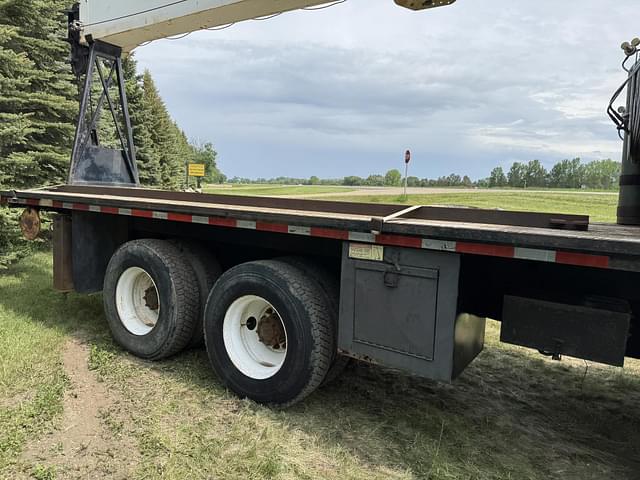Image of Ford LT9000 equipment image 4