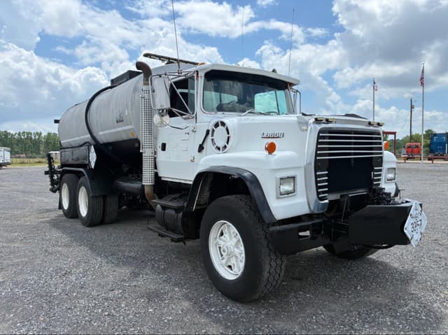 Image of Ford LT9000 equipment image 2