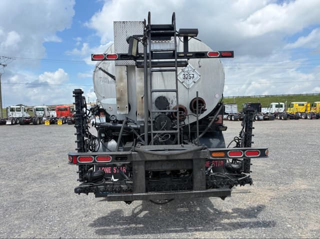 Image of Ford LT9000 equipment image 4