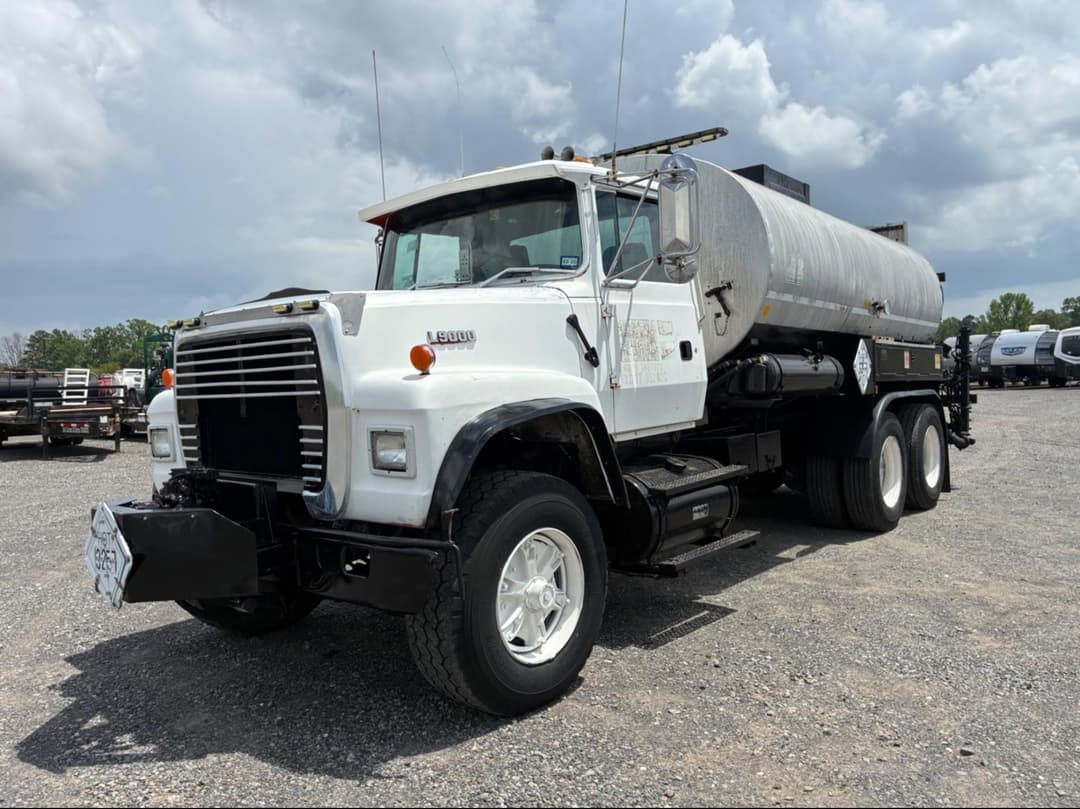 Image of Ford LT9000 Primary image
