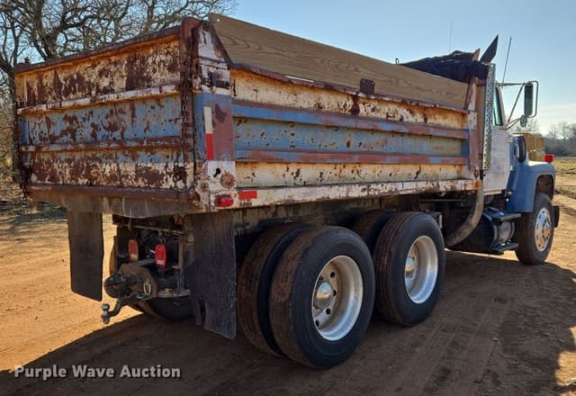 Image of Ford LT9000 equipment image 4