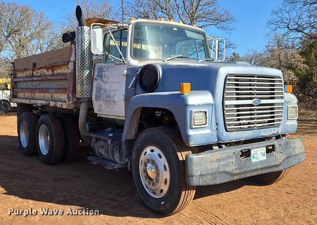 Image of Ford LT9000 equipment image 2