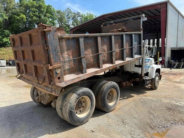 Image of Ford LT9000 equipment image 4