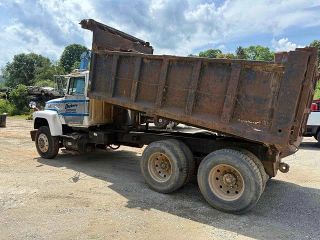 Image of Ford LT9000 equipment image 2