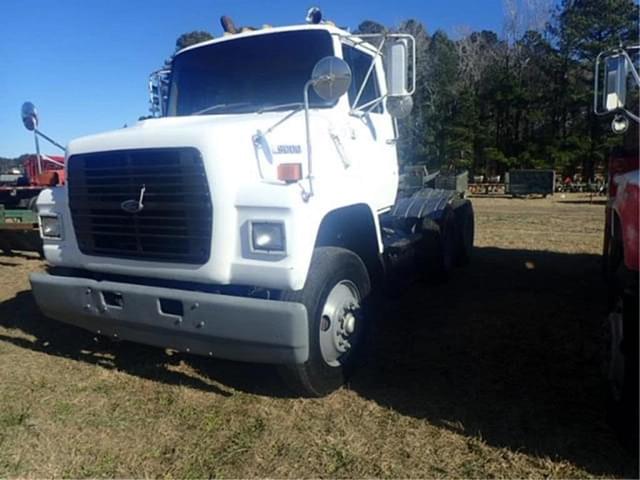 Image of Ford F-9000 equipment image 1