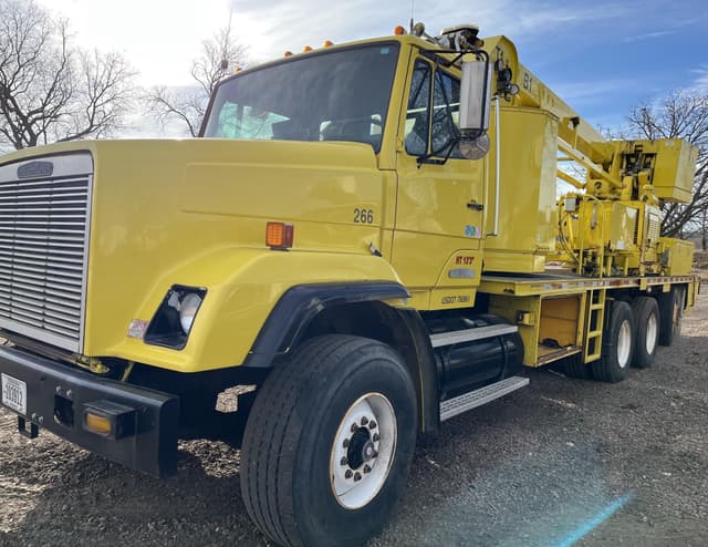 Image of Freightliner FLC112 equipment image 1