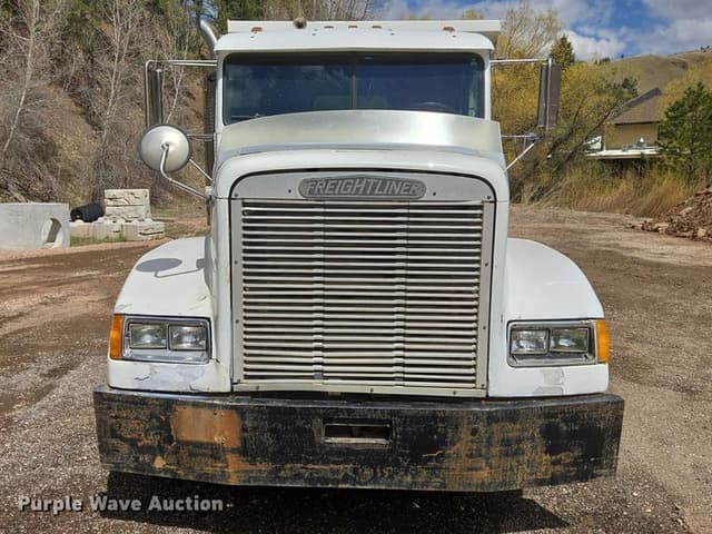 Image of Freightliner FLD equipment image 1