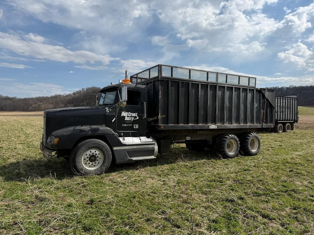 1990 Freightliner FLD112 Equipment Image0