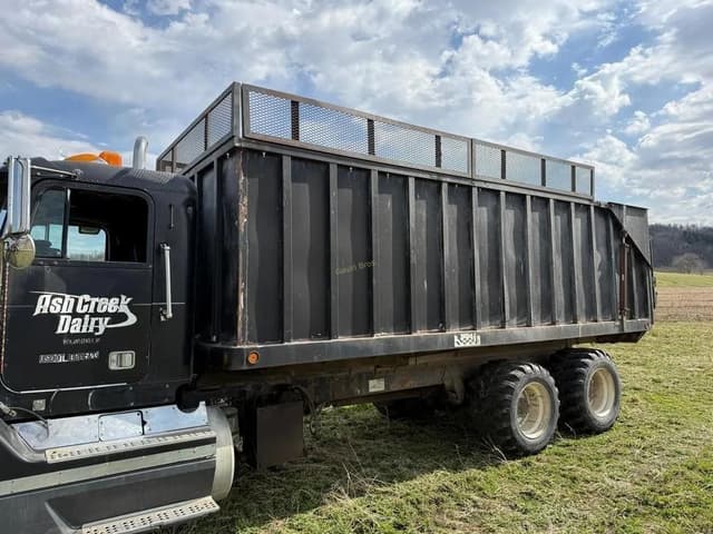 Image of Freightliner FLD112 equipment image 2