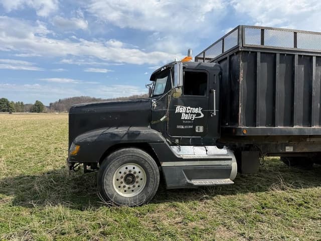 Image of Freightliner FLD112 equipment image 1
