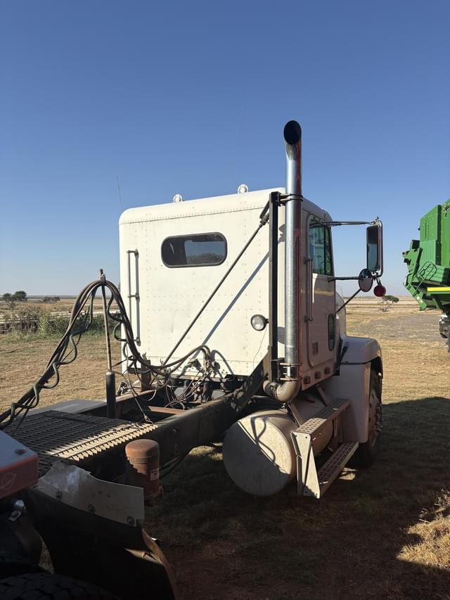 Image of Freightliner FLD120 equipment image 1