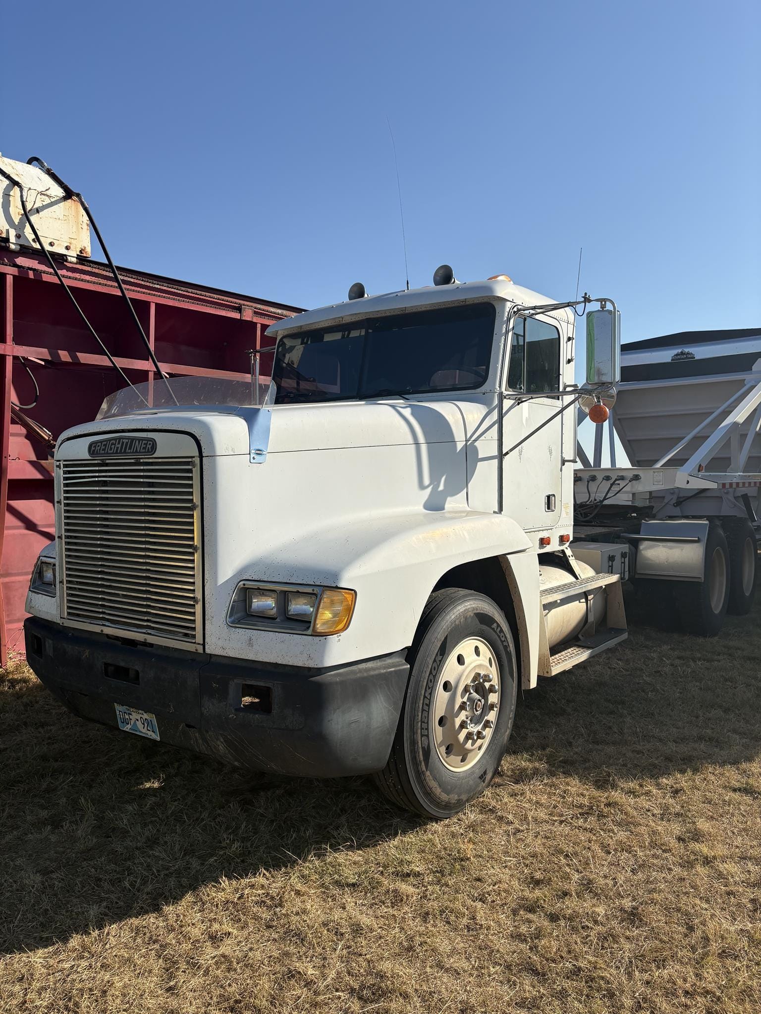 1990 Freightliner FLD120 Equipment Image0