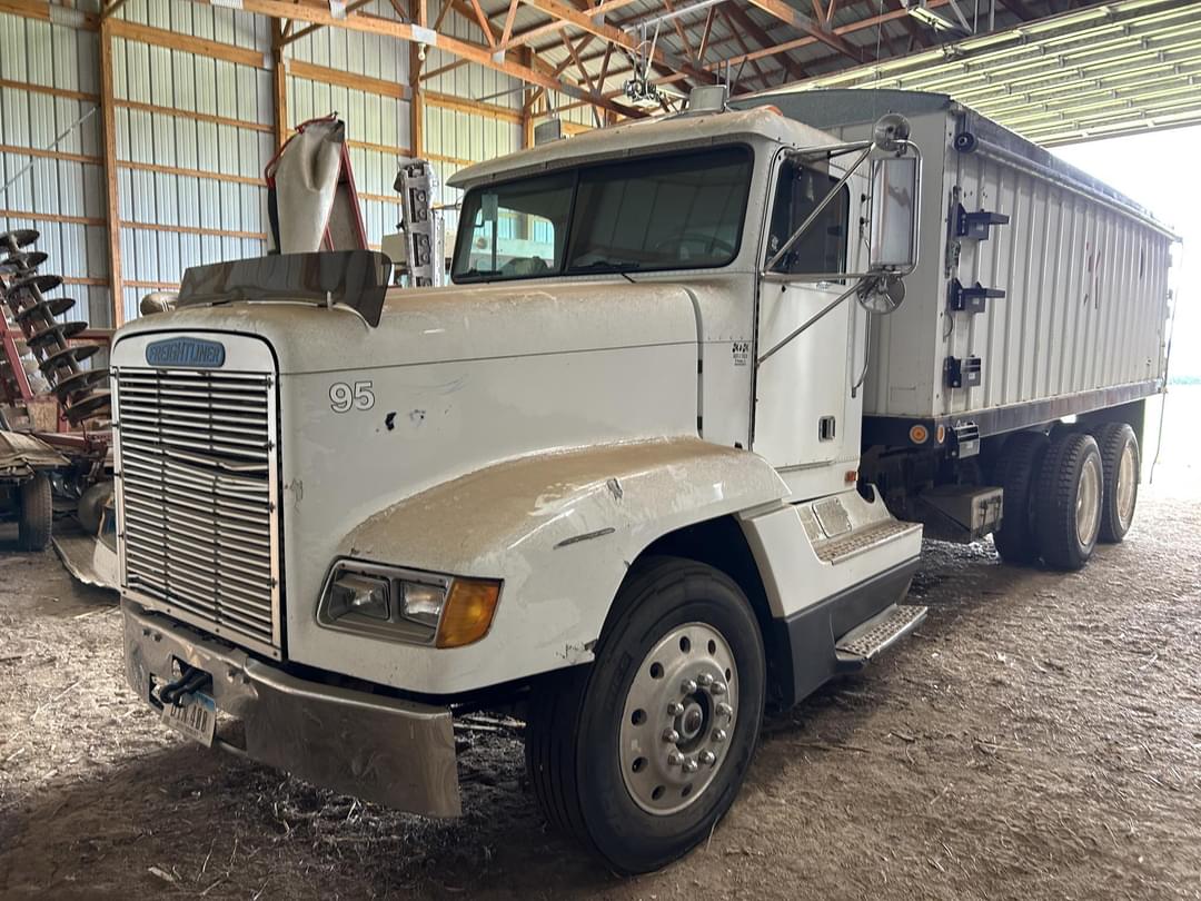 Image of Freightliner FLD120 Primary image