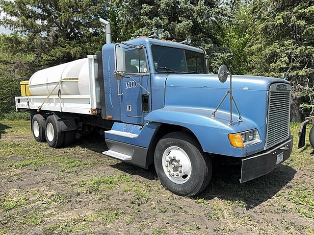 Image of Freightliner FLD120 equipment image 2