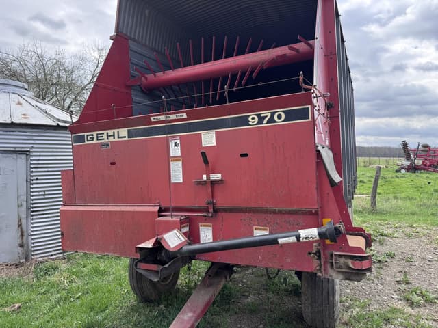 Image of Gehl 970 equipment image 2