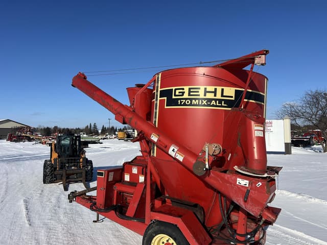 Image of Gehl MX170 equipment image 3
