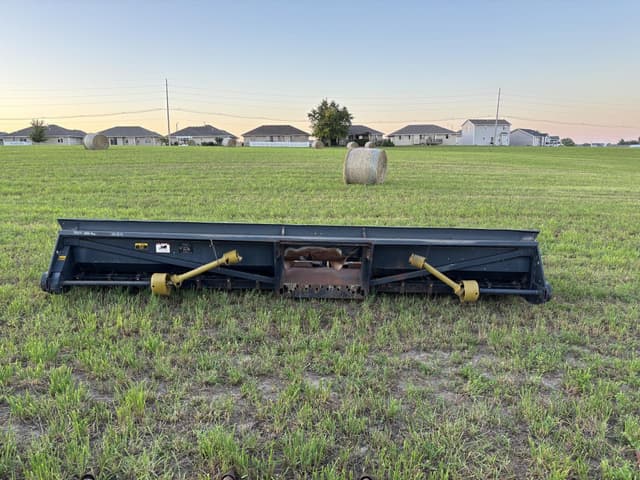 Image of Gleaner Hugger 830 equipment image 4