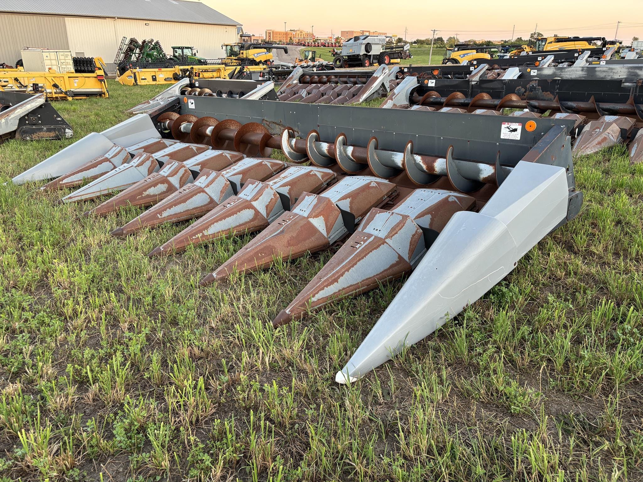 1990 Gleaner 830 Equipment Image0