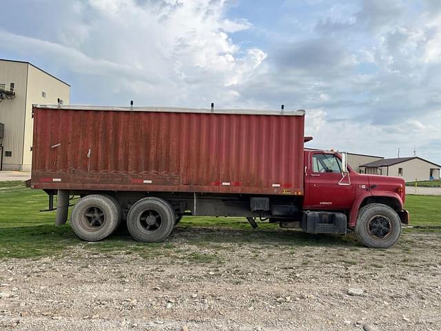 Thumbnail image GMC 7000 2