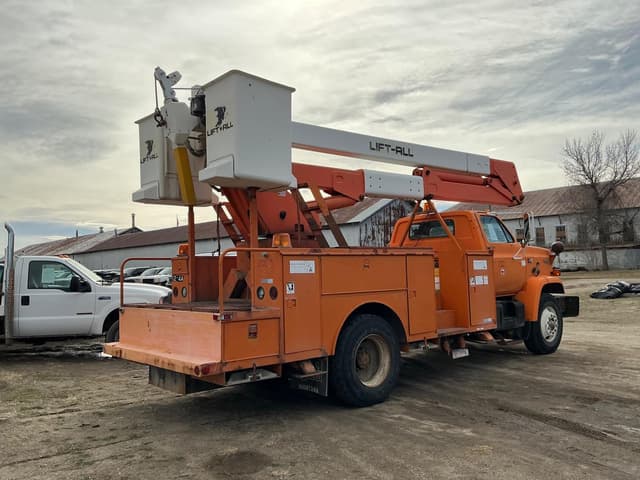 Image of GMC C7000 equipment image 4