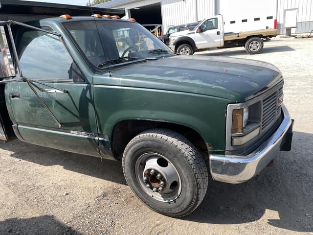 Image of GMC 3500 equipment image 3