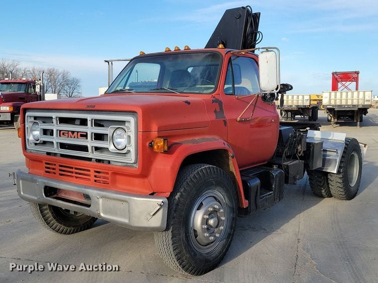 1990 GMC Sierra Equipment Image0