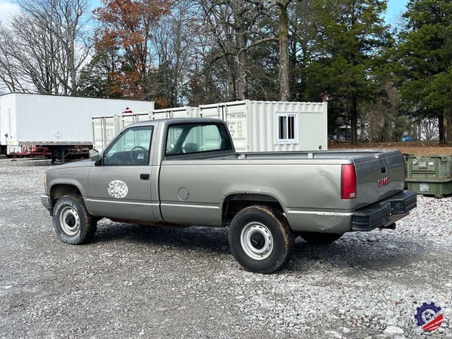 Image of GMC Sierra equipment image 2