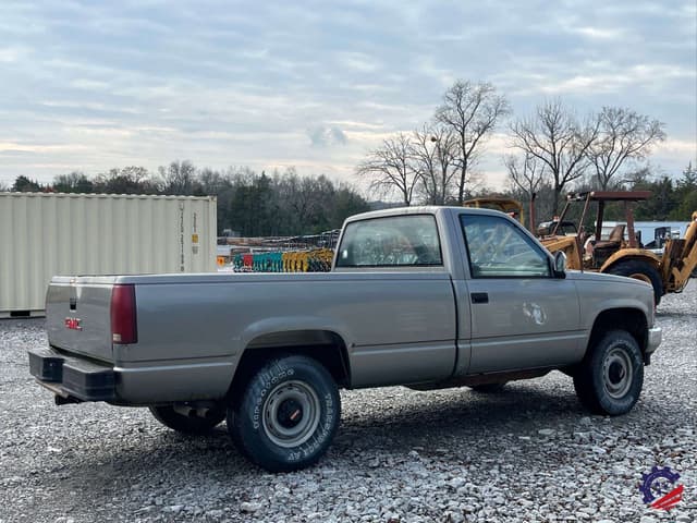 Image of GMC Sierra equipment image 3