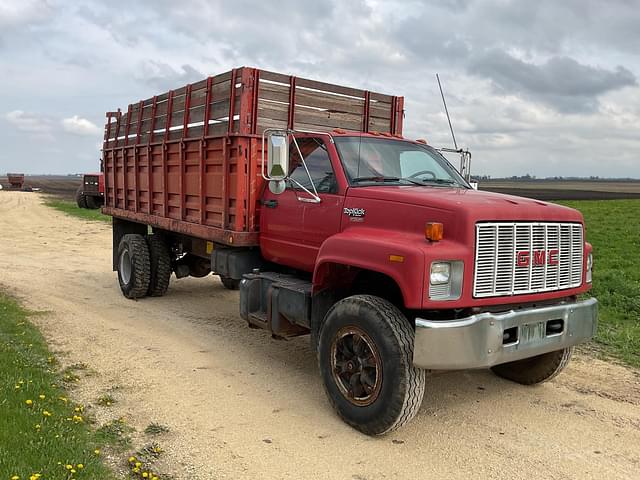 Image of GMC TopKick C6500 equipment image 3