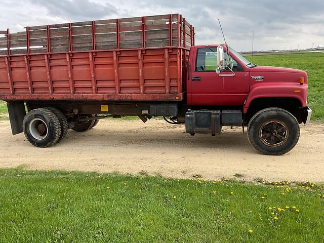 Image of GMC TopKick C6500 equipment image 4