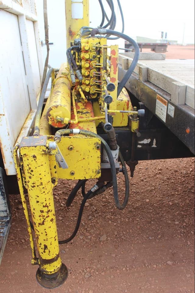 Image of GMC TopKick C6500 equipment image 4