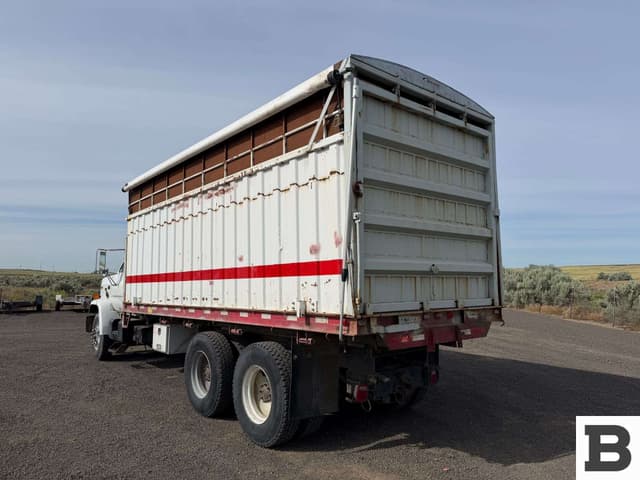 Image of GMC TopKick C7000 equipment image 4