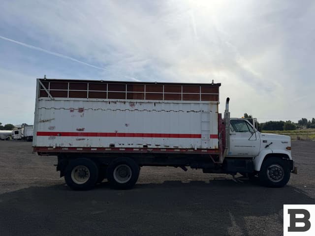 Image of GMC TopKick C7000 equipment image 2