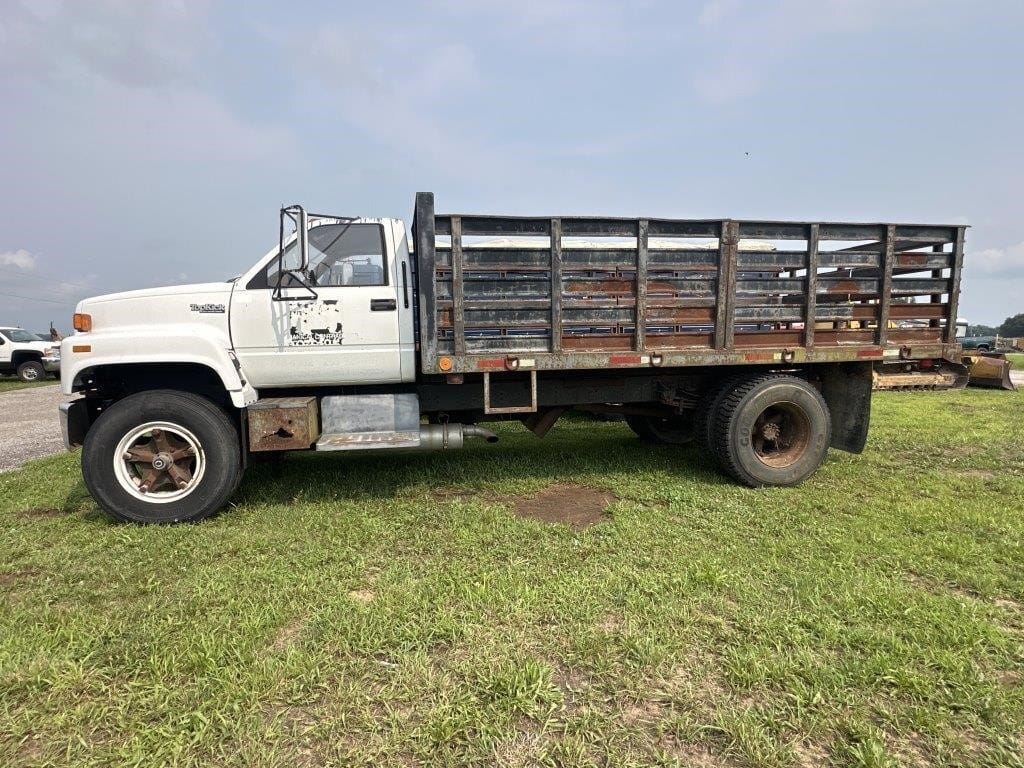 1990 GMC Topkick Equipment Image0